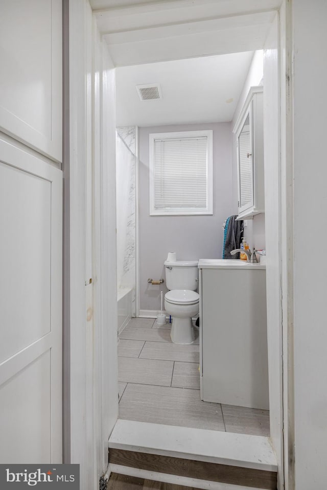 1707 W 4th St, Wilmington, DE 19805 - bathroom featuring toilet, vanity, and shower / bath combination