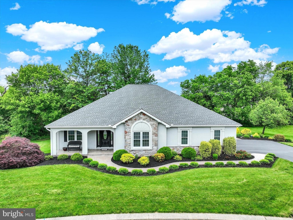 1136 Sarazen Way, York, PA 17404 - ranch-style home featuring stucco siding, stone siding, a front yard, and covered porch
