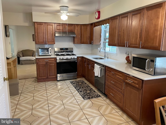 333 Sussex Blvd, Broomall, PA 19008 - kitchen featuring stainless steel appliances, a sink, under cabinet range hood, ceiling fan, and tasteful backsplash