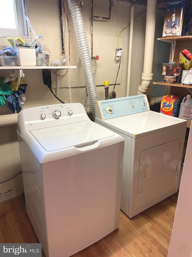 333 Sussex Blvd, Broomall, PA 19008 - laundry room featuring washing machine and clothes dryer and light wood finished floors