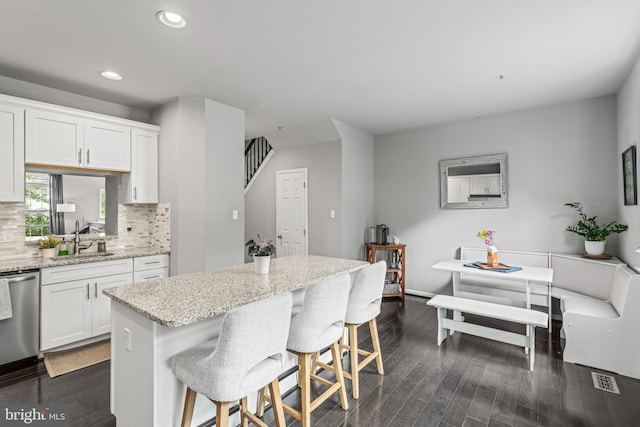 7250 Calm Sunset, Columbia, MD 21046 - kitchen with a sink, dishwasher, a breakfast bar, recessed lighting, and white cabinets