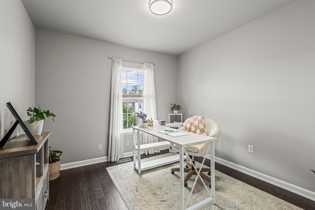 7250 Calm Sunset, Columbia, MD 21046 - office area featuring dark wood finished floors and baseboards