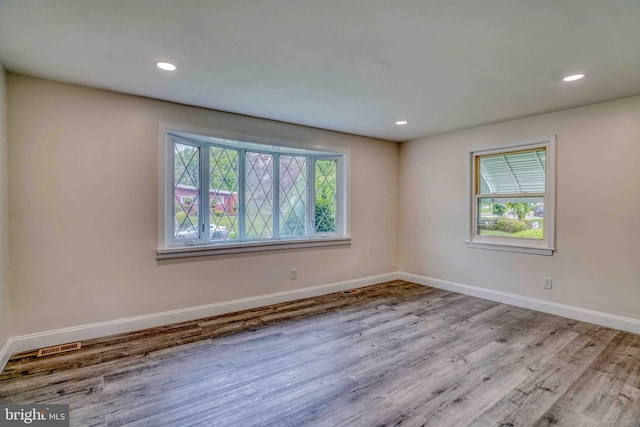 611 Parkview Blvd, Lansdowne, PA 19050 - empty room featuring healthy amount of natural light, wood finished floors, baseboards, and recessed lighting