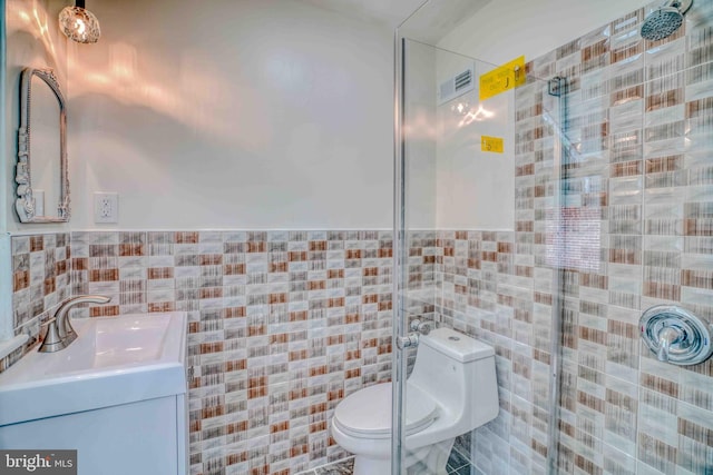 611 Parkview Blvd, Lansdowne, PA 19050 - bathroom with tile walls, vanity, toilet, and tiled shower