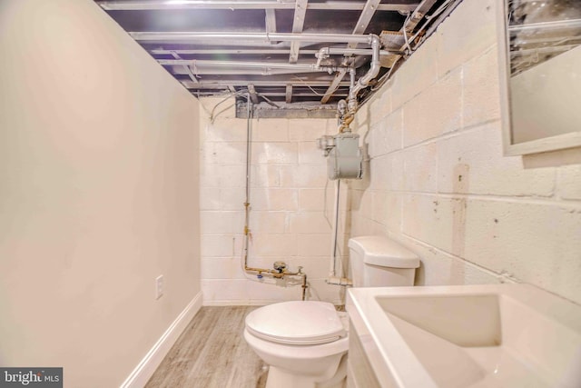 611 Parkview Blvd, Lansdowne, PA 19050 - bathroom with toilet, a sink, and wood finished floors