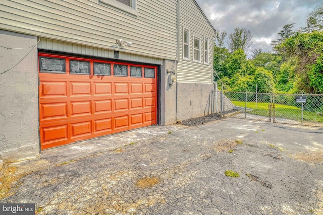 611 Parkview Blvd, Lansdowne, PA 19050 - garage featuring a gate