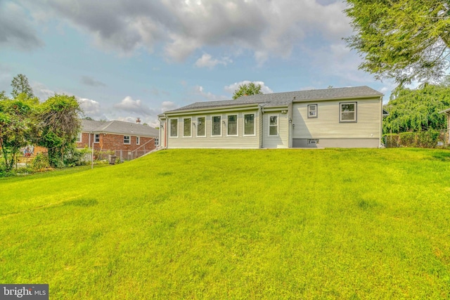 611 Parkview Blvd, Lansdowne, PA 19050 - rear view of house featuring a lawn