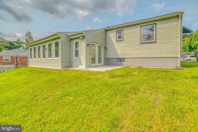 611 Parkview Blvd, Lansdowne, PA 19050 - back of house with french doors and a yard