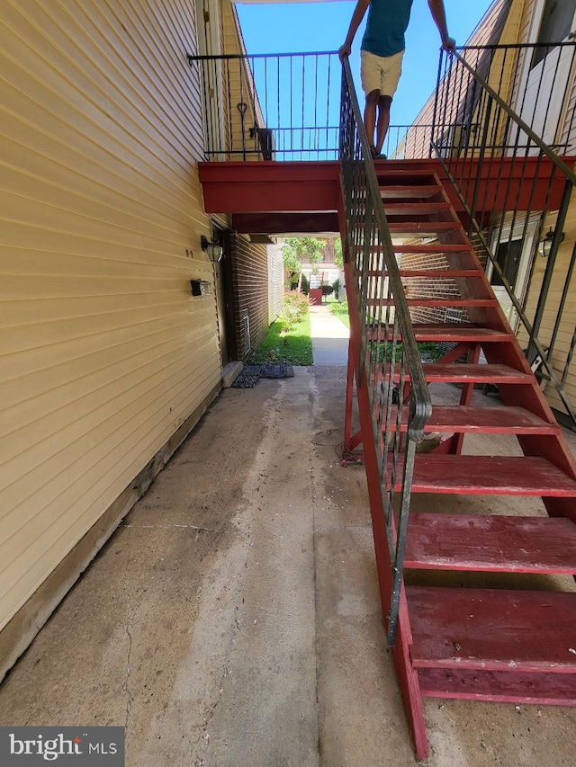 6 Florence Tollgate, Florence, NJ 08518 - view of stairway