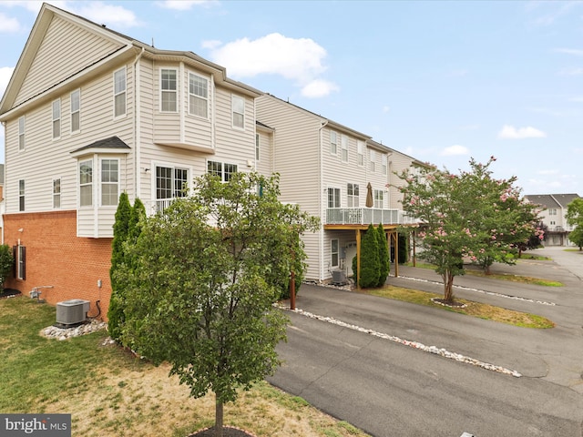 43167 Loudoun Reserve Dr, Ashburn, VA 20148 - view of property featuring central AC