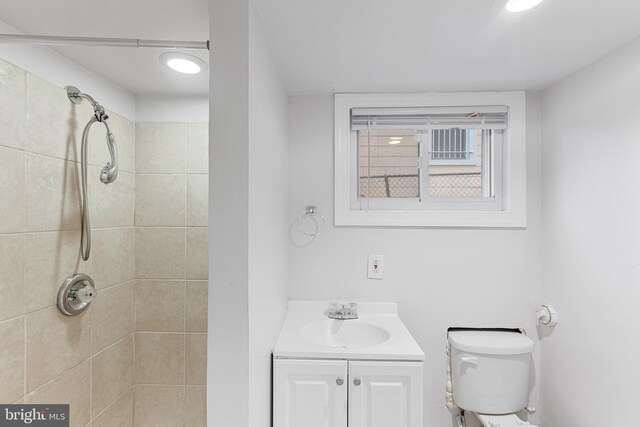 2802 Bruce Pl SE, Washington, DC 20020 - bathroom with tiled shower, vanity, and toilet