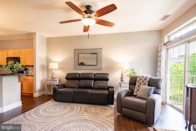 1000 Fountainview Cir Unit 304, Newark, DE 19713 - living room with dark wood-style floors, a ceiling fan, and baseboards