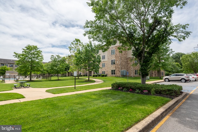 1000 Fountainview Cir Unit 304, Newark, DE 19713 - view of property's community featuring uncovered parking