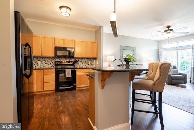 1000 Fountainview Cir Unit 304, Newark, DE 19713 - kitchen featuring black appliances, light brown cabinets, dark wood-type flooring, a breakfast bar, and open floor plan