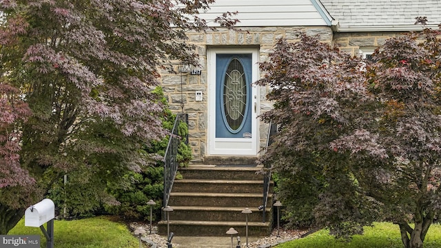 1217 Bullens Ln, Woodlyn, PA 19094 - view of exterior entry featuring stone siding