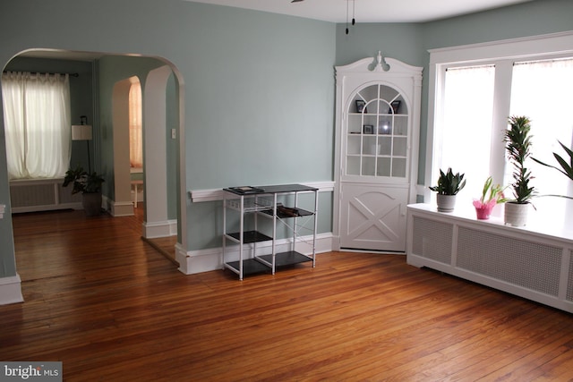 527 N 25th St, Reading, PA 19606 - dining area featuring hardwood / wood-style floors, arched walkways, healthy amount of natural light, and a ceiling fan