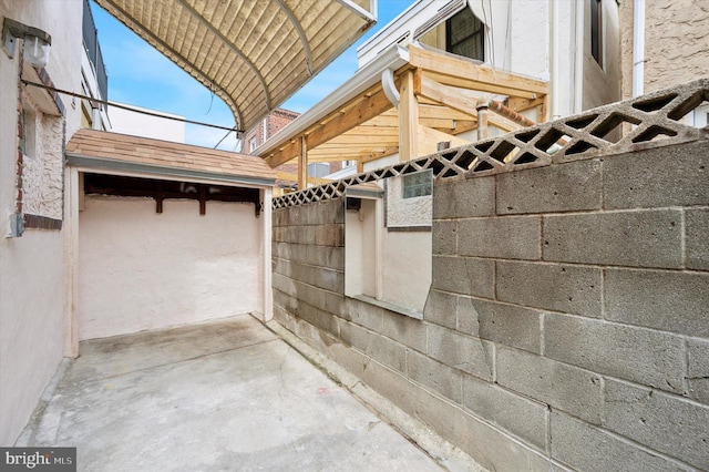 913 Tasker St, Philadelphia, PA 19148 - view of patio / terrace