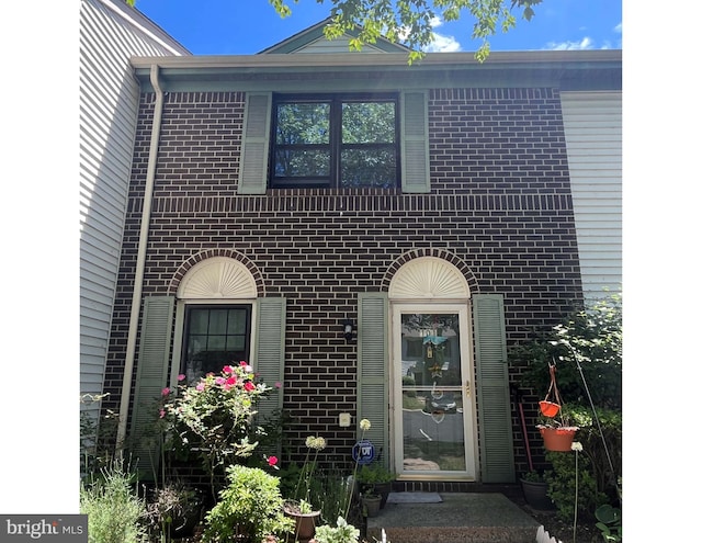 101 Pear Tree Ln, Franklin Park, NJ 08823 - view of front of property featuring brick siding