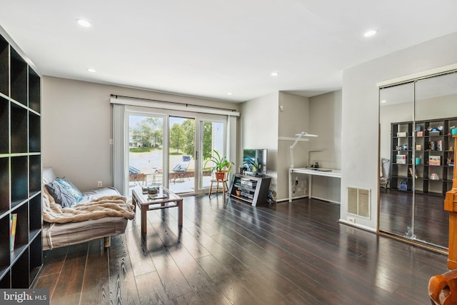 101 Pear Tree Ln, Franklin Park, NJ 08823 - living room with wood finished floors and recessed lighting