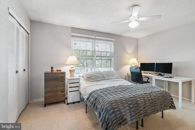 101 Pear Tree Ln, Franklin Park, NJ 08823 - carpeted bedroom with a closet, a textured ceiling, an office area, a ceiling fan, and baseboards