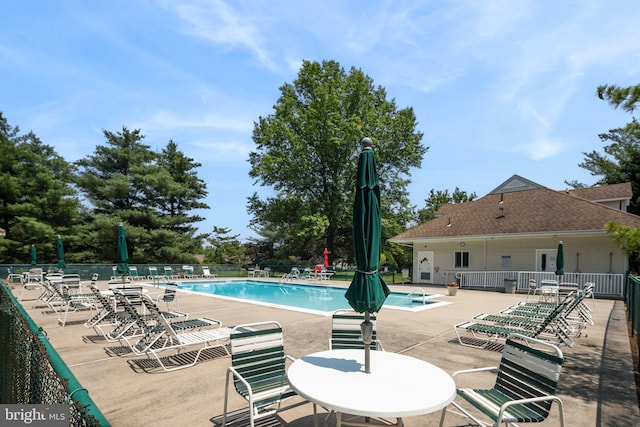 101 Pear Tree Ln, Franklin Park, NJ 08823 - community pool with a patio area