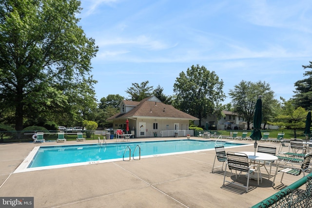 101 Pear Tree Ln, Franklin Park, NJ 08823 - community pool with a patio