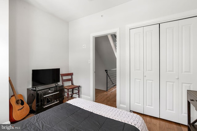 2117 Latona St, Philadelphia, PA 19146 - bedroom featuring wood finished floors, a closet, and baseboards