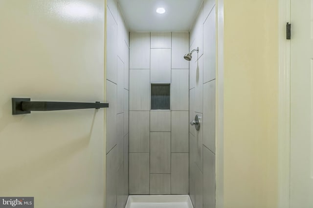 13029 Clarion Rd, Fort Washington, MD 20744 - bathroom with tiled shower