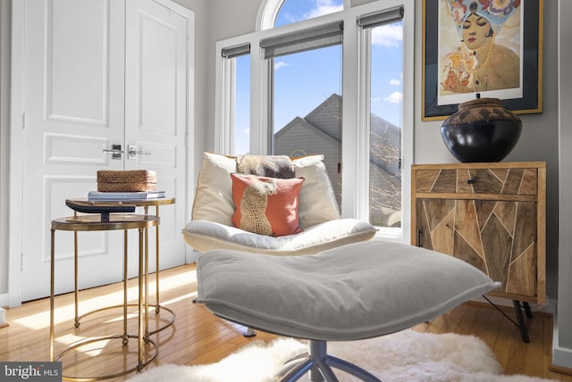 2186 Chesapeake Harbour Dr E, Annapolis, MD 21403 - living area with wood-type flooring and plenty of natural light