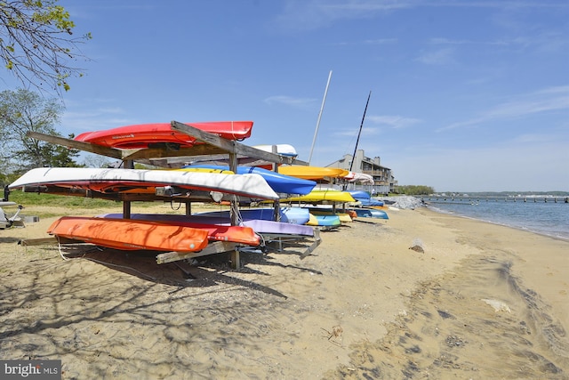 2186 Chesapeake Harbour Dr E, Annapolis, MD 21403 - surrounding community featuring view of water and beach
