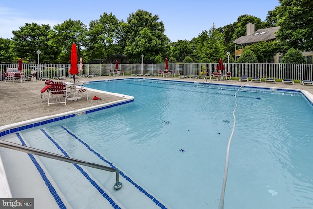 2186 Chesapeake Harbour Dr E, Annapolis, MD 21403 - community pool with a patio and view of scattered trees