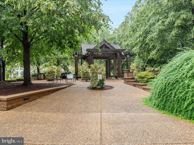 4141 N Henderson Rd N Unit 809, Arlington, VA 22203 - view of property's community featuring a pergola and a patio
