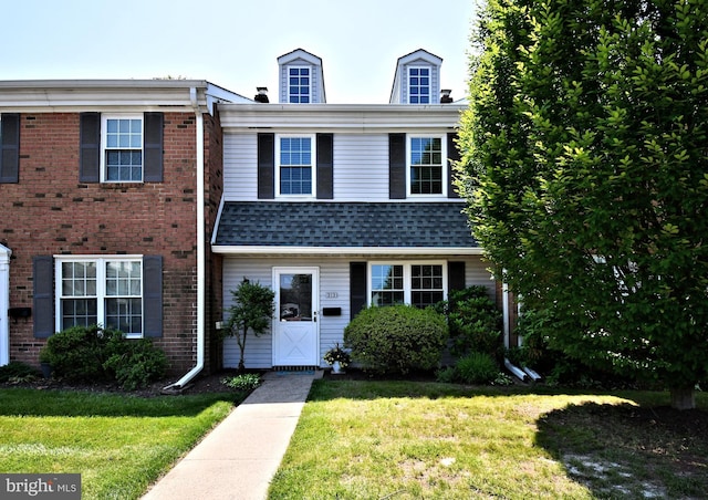 313 Christopher Ct, Lansdale, PA 19446 - view of front facade with a front yard