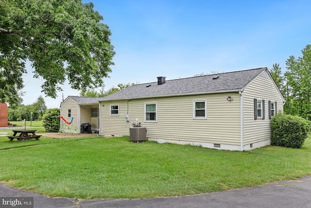 35 Holly Corner Rd, Fredericksburg, VA 22406 - rear view of property featuring crawl space, cooling unit, a lawn, and roof with shingles