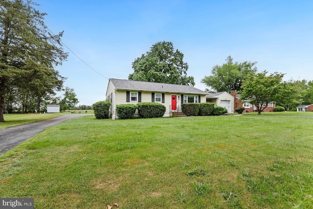 35 Holly Corner Rd, Fredericksburg, VA 22406 - view of front of home with a front yard and driveway
