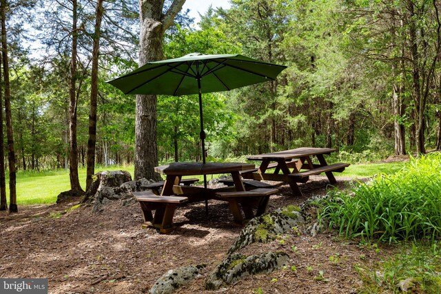 105 Fern Creek Ln, Martinsburg, WV 25404 - surrounding community featuring a forest view