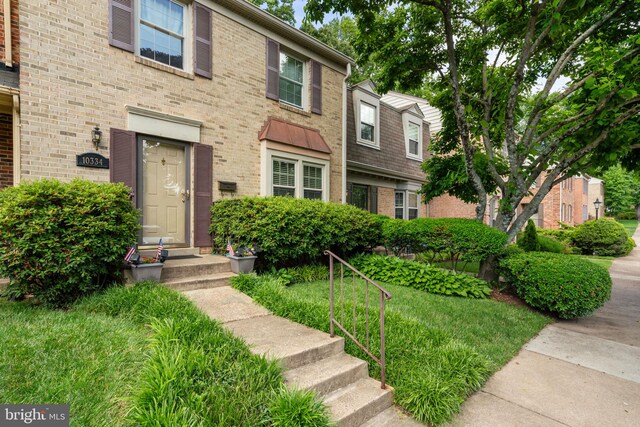 10334 Hampshire Green Ave, Fairfax, VA 22032