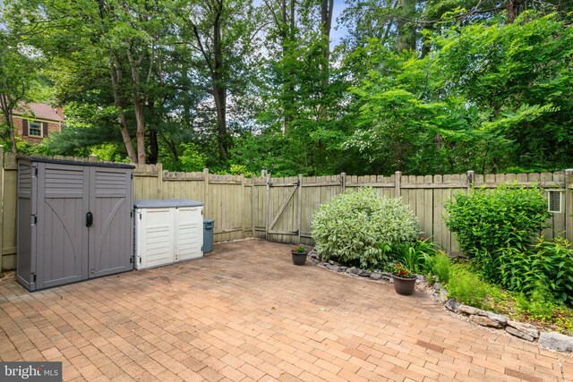 10334 Hampshire Green Ave, Fairfax, VA 22032