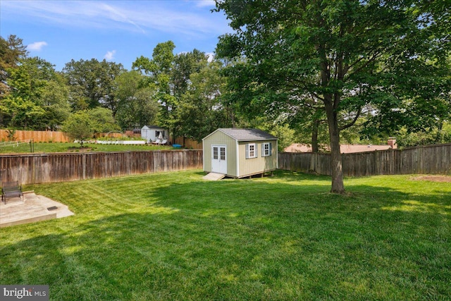 3427 Ramsgate Ter, Alexandria, VA 22309 - view of yard with a patio and view of scattered trees