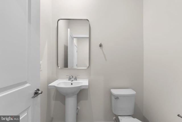 43288 Farringdon Sq, Broadlands, VA 20148 - half bath featuring toilet and a sink