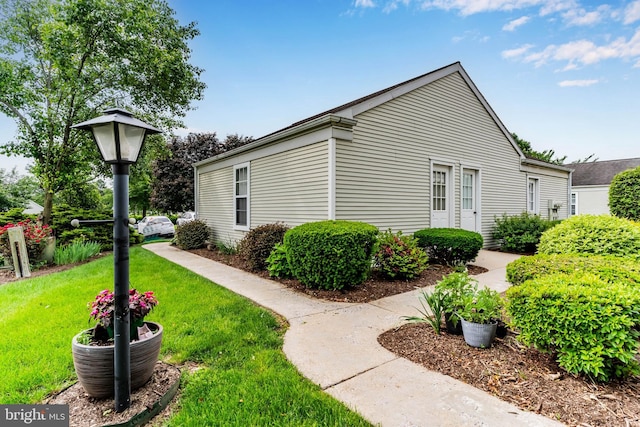 1827 Wexford Rd, Palmyra, PA 17078 - view of side of property with a lawn