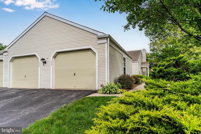 1827 Wexford Rd, Palmyra, PA 17078 - view of garage