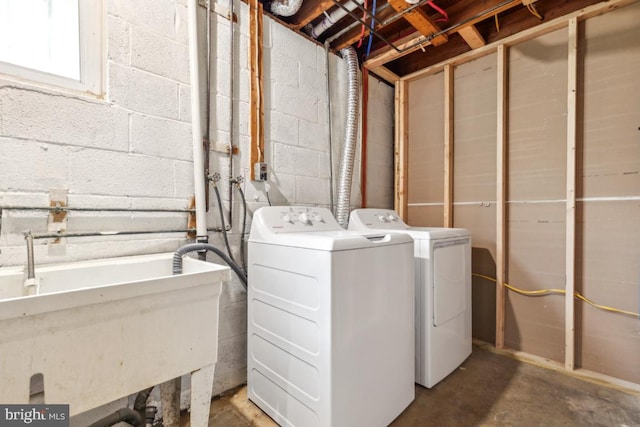 3713 Deming Dr, Suitland, MD 20746 - laundry area with washing machine and clothes dryer