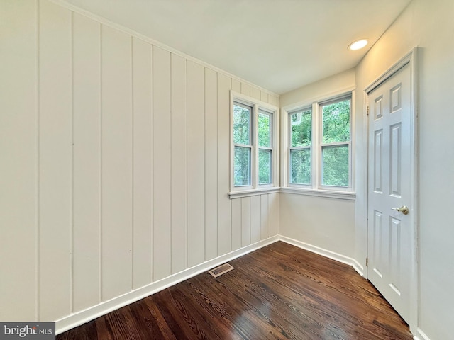 1511 N Ave, Port Norris, NJ 08349 - spare room featuring dark wood-style floors, baseboards, and recessed lighting