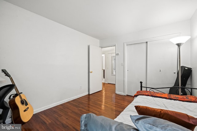 5907L Noblestown Rd Unit 72, Springfield, VA 22152 - bedroom with wood finished floors, baseboards, and a closet