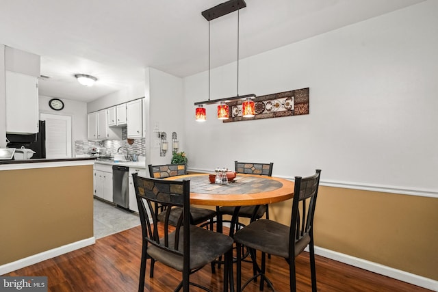 5907L Noblestown Rd Unit 72, Springfield, VA 22152 - dining area featuring baseboards and dark wood-type flooring