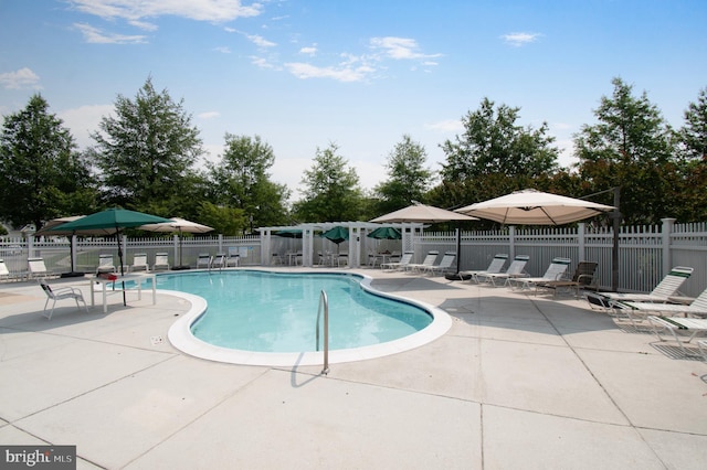 7207 Ivy Bank Rd, Laurel, MD 20707 - community pool with a patio