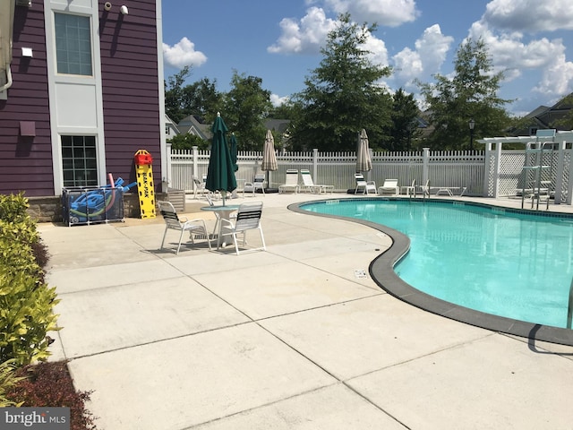 7207 Ivy Bank Rd, Laurel, MD 20707 - community pool featuring a patio area