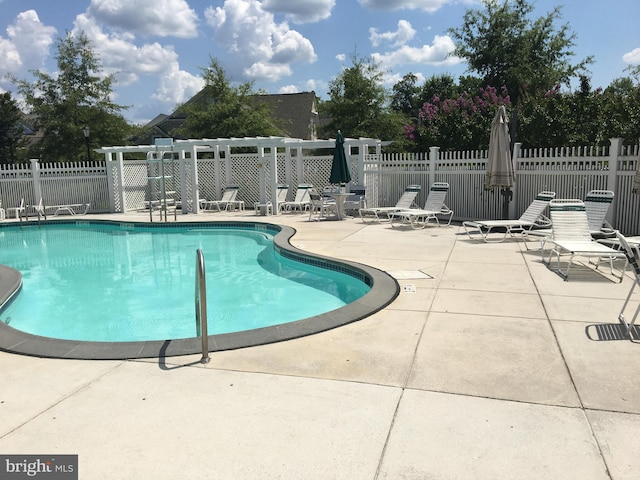 7207 Ivy Bank Rd, Laurel, MD 20707 - community pool with a patio