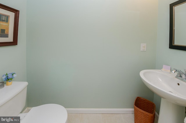 2404 Stokes Rd, Mount Laurel, NJ 08054 - bathroom featuring toilet, baseboards, and a sink